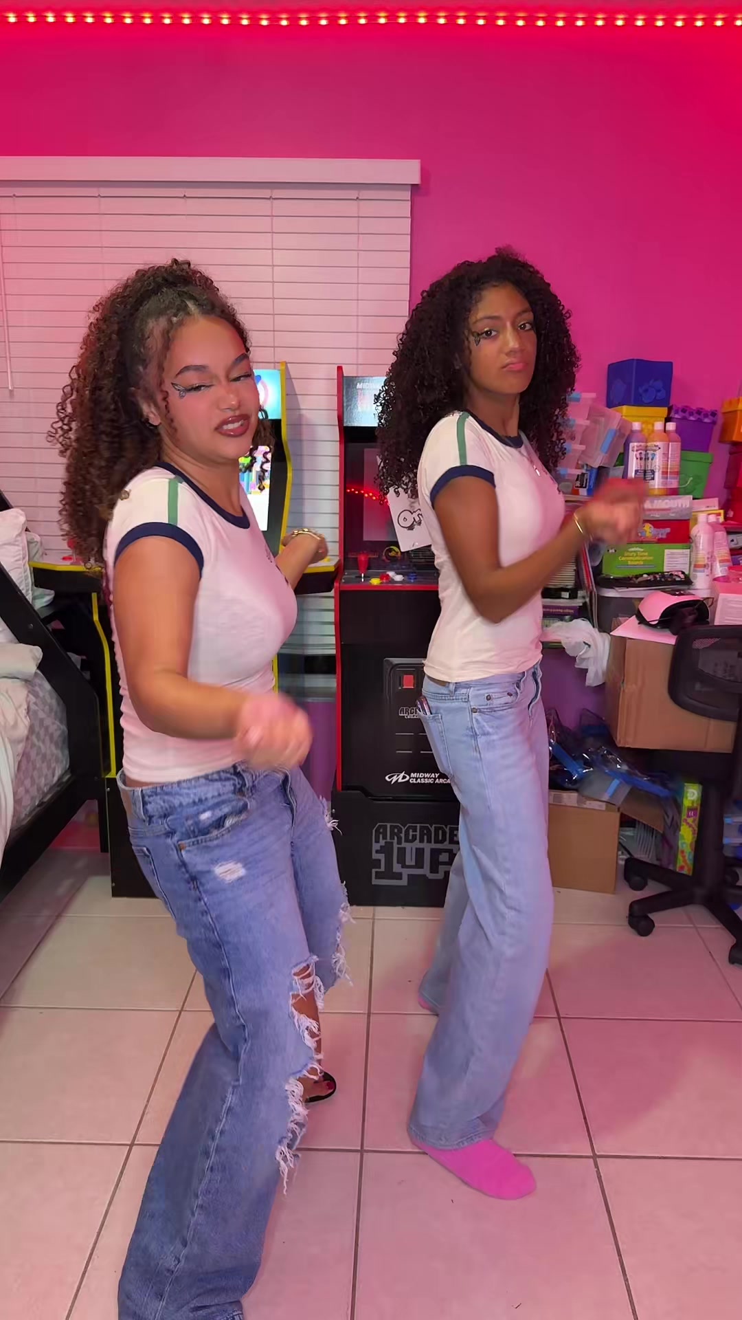 @DemDaddysGirls4