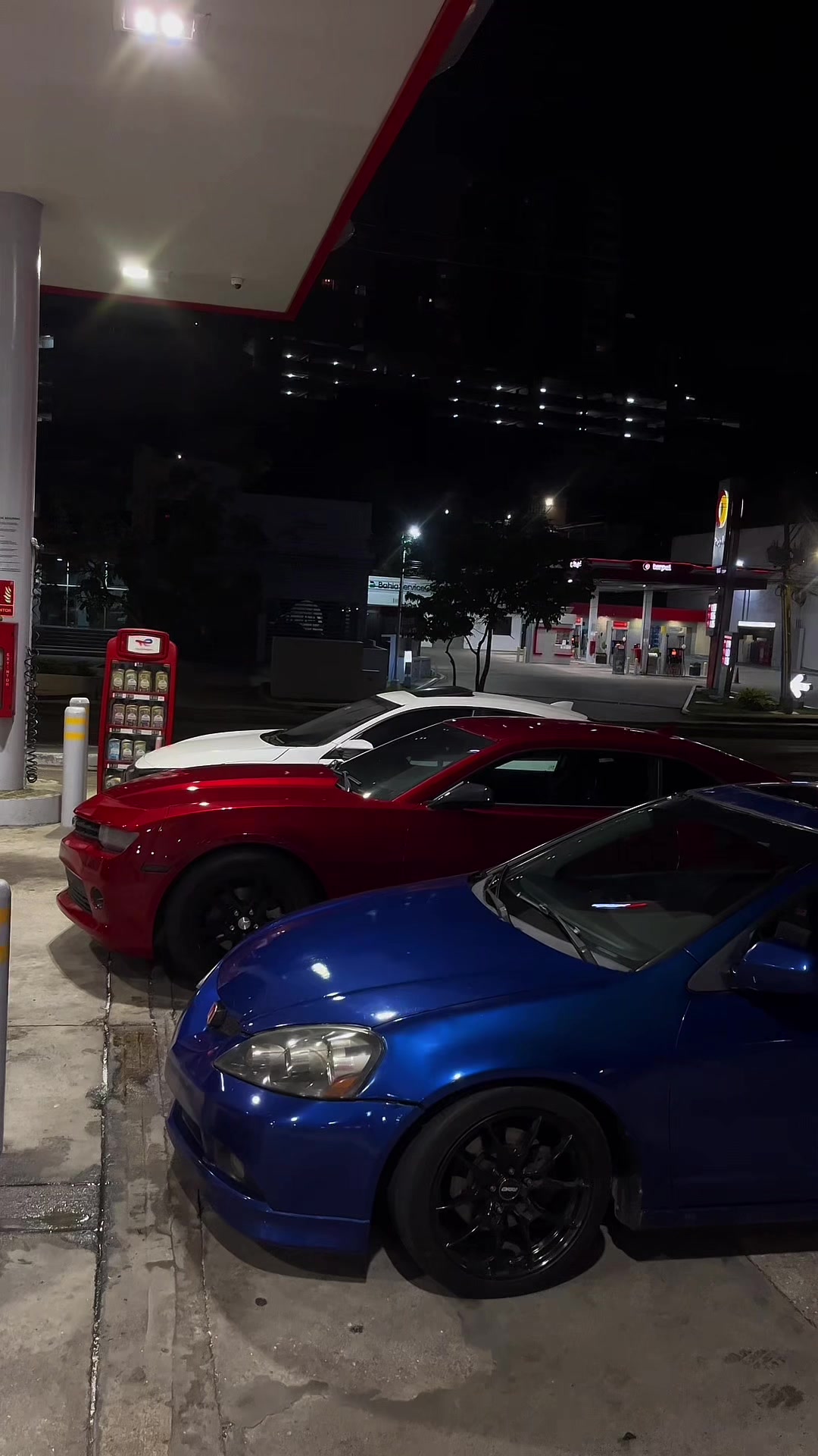 @Red Camaro👺