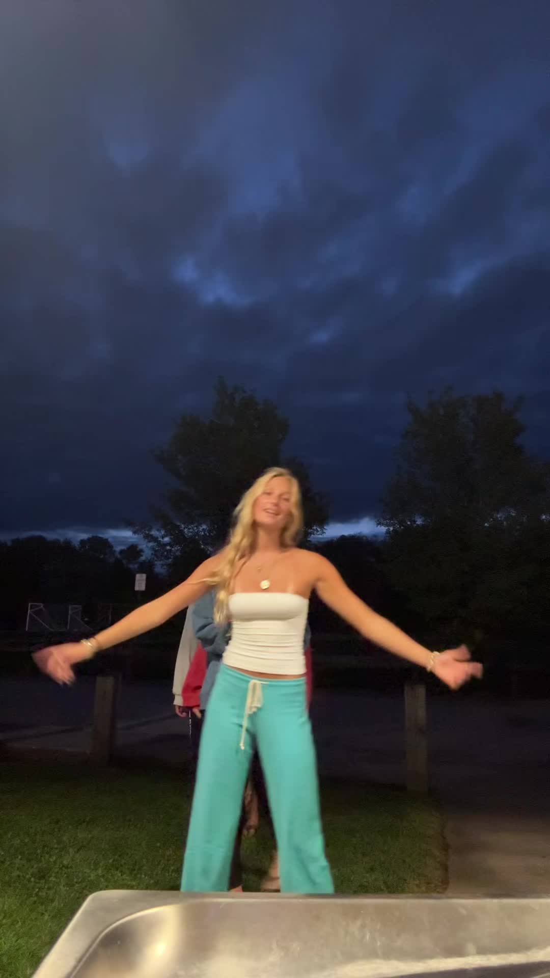 @😁