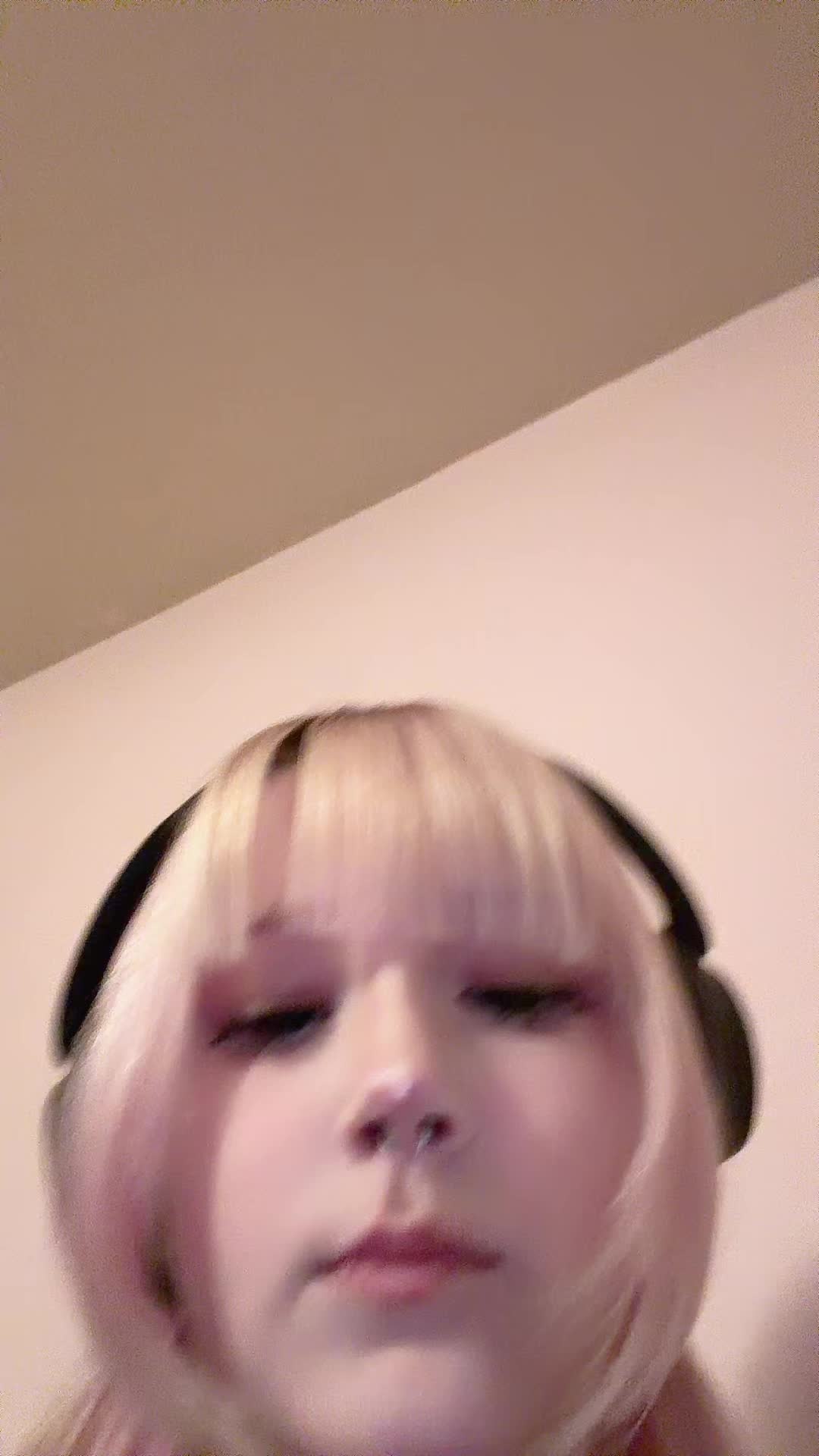 @(▀▀̮▀) Me: