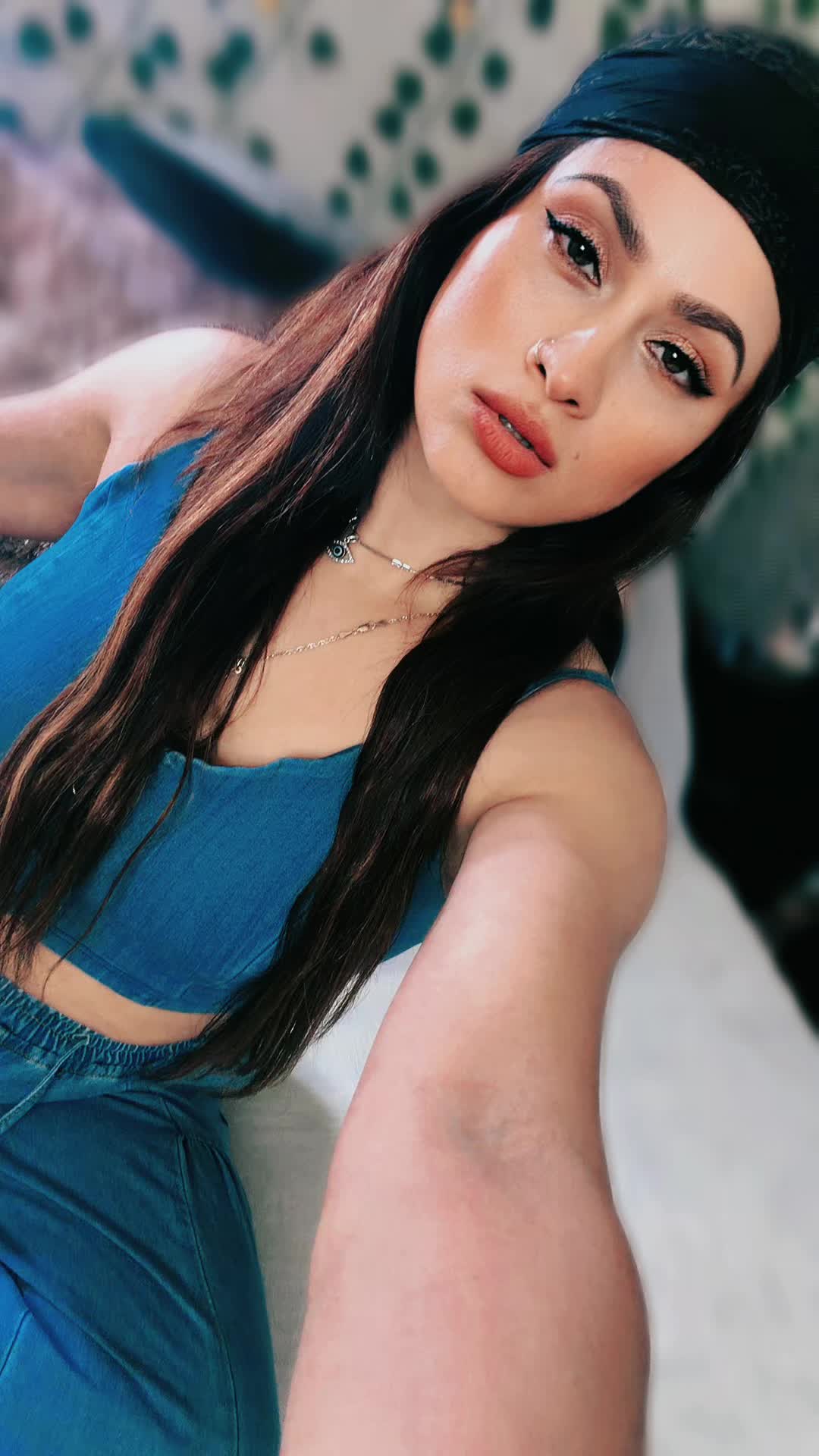 @Anahi