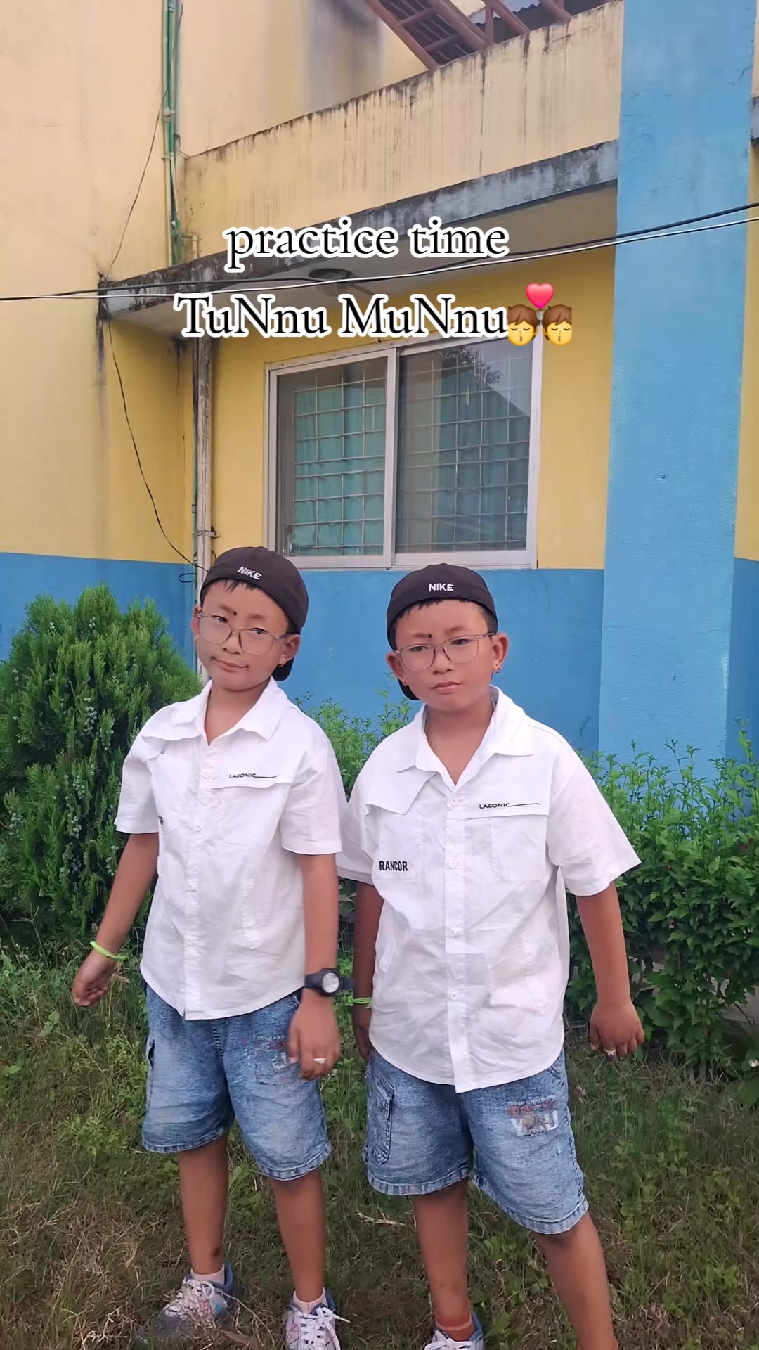 @👀👩&zwj;👦&zwj;👦👀