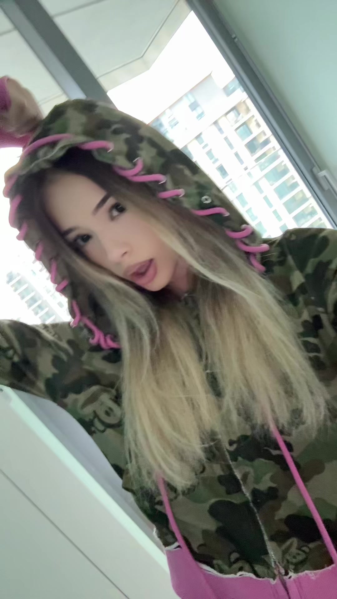 @VLATESSA