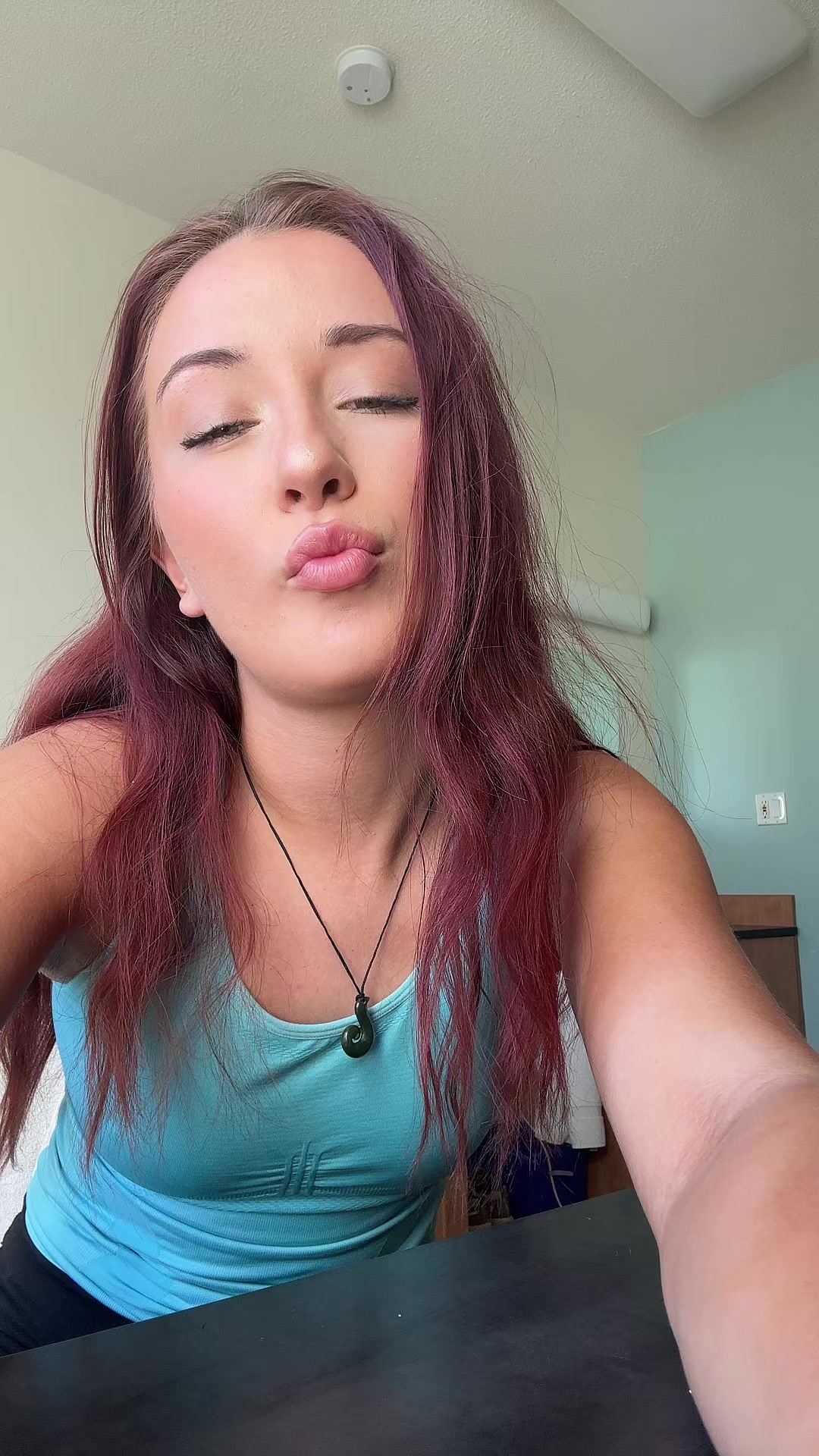 @itsellieinthedeli