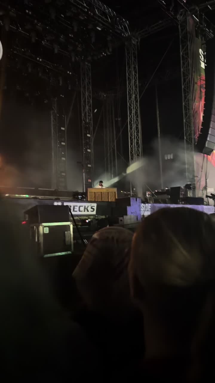 @goopstr |-/