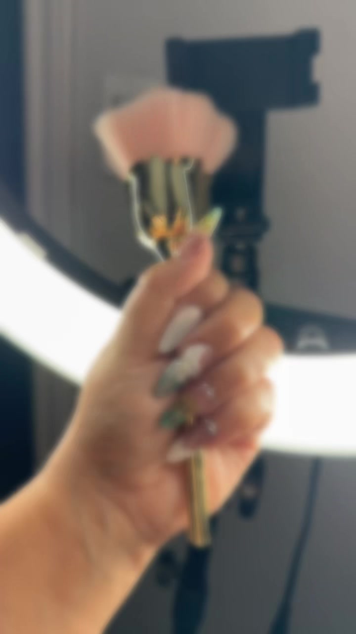 @𝒢𝓁𝒶𝓂 ℬ𝓎 𝒞𝓇𝒾𝓈 ᥫ᭡
