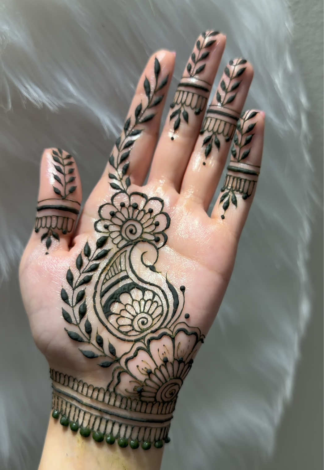 @charmsofmehandi