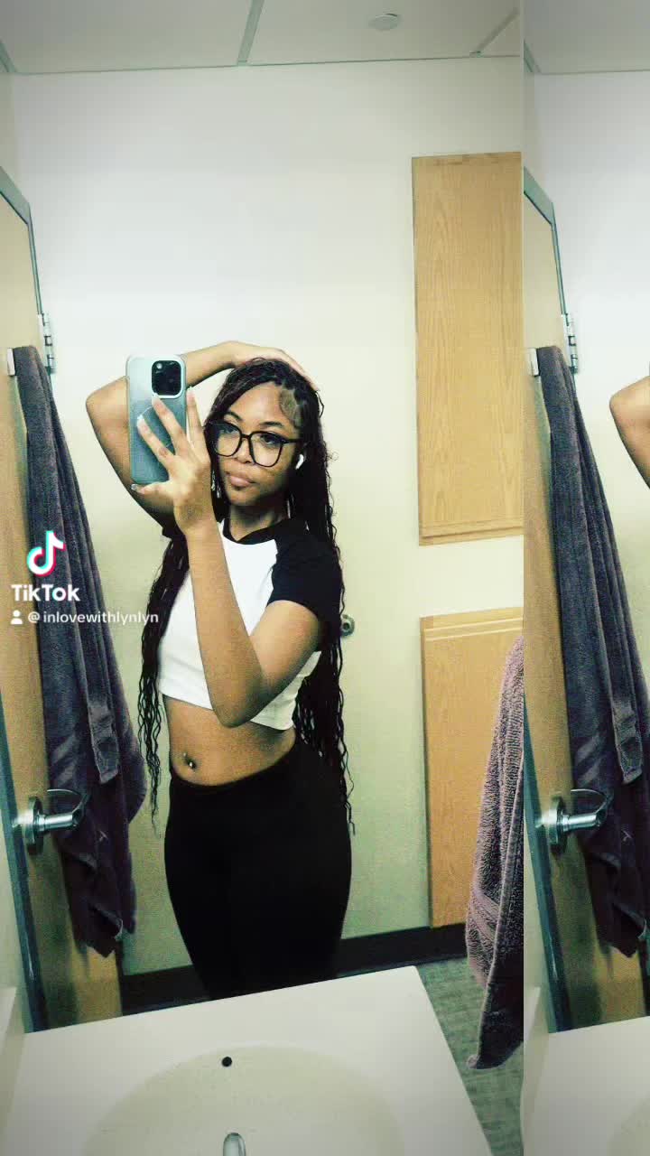 @whoislynlyn17