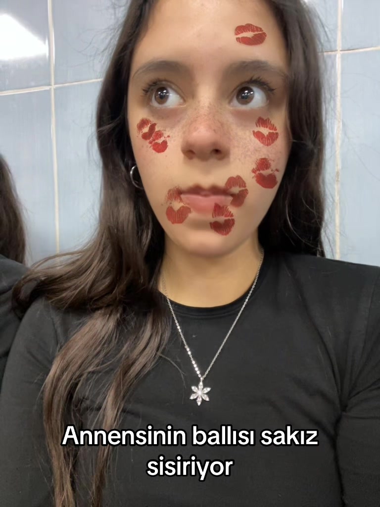 @ZeynepelaaAyseeFarrkEttmee😝