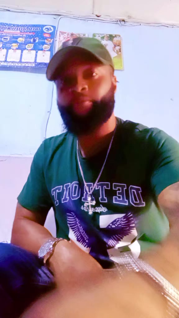 @Senior Man Alubarika