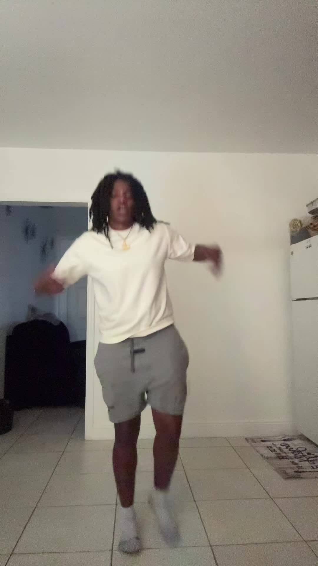 @ms.twirlthemhips 🤪