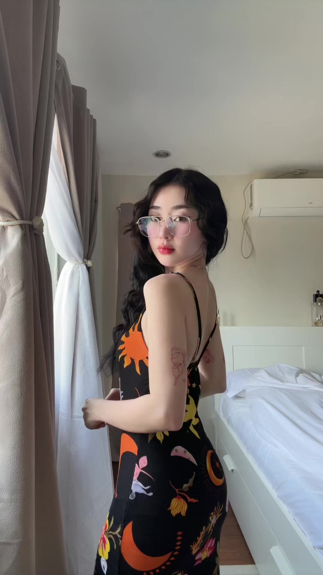 @elneshne on ig