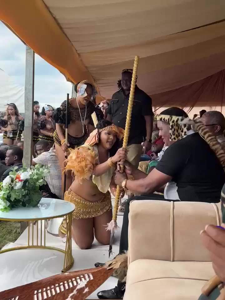 @𝐌𝐚𝐌𝐤𝐡𝐰𝐚𝐧𝐚𝐳𝐢🌺