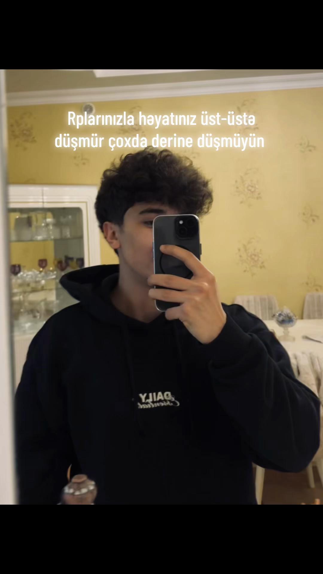 @A L I 🕸️