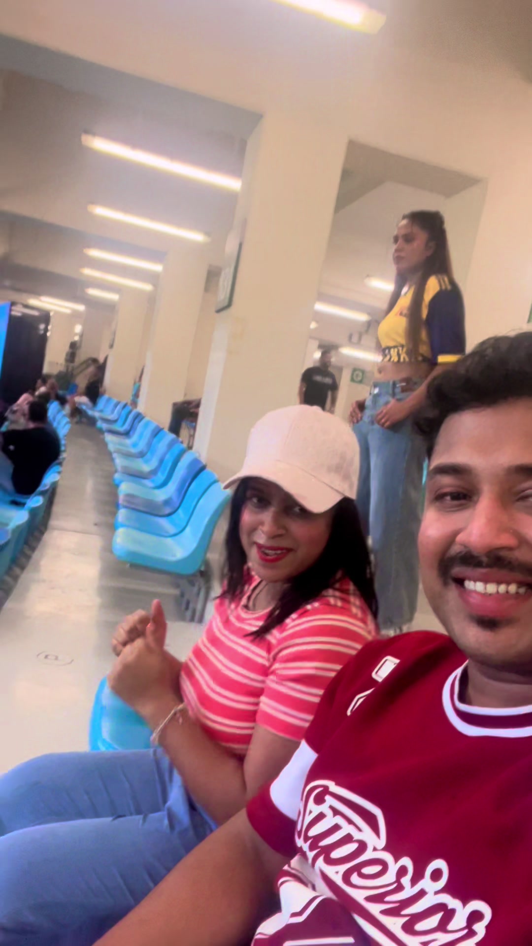 @tharu de silva