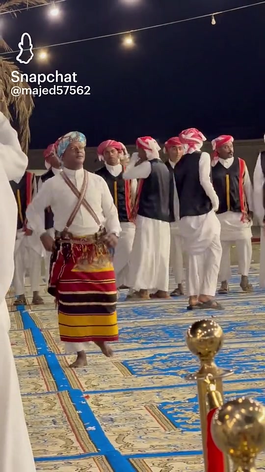 @ڤرقة آخوإن عـآيٌـل🤍🌼.