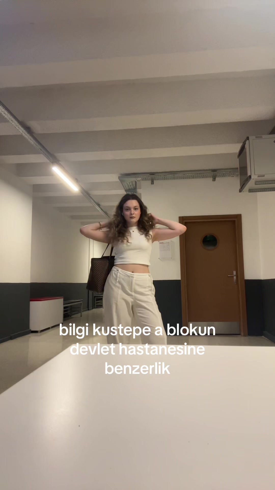 @𝒴