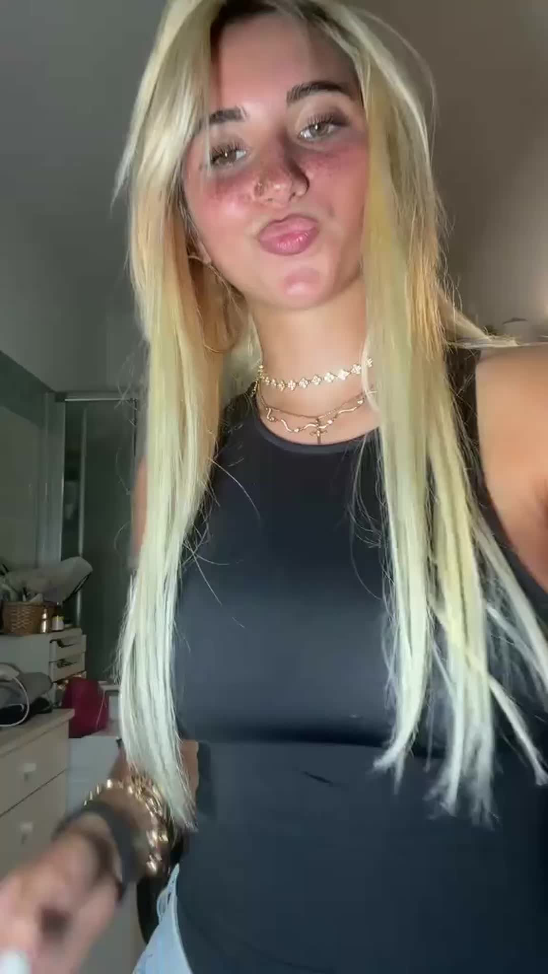 @lolapoppss1386768