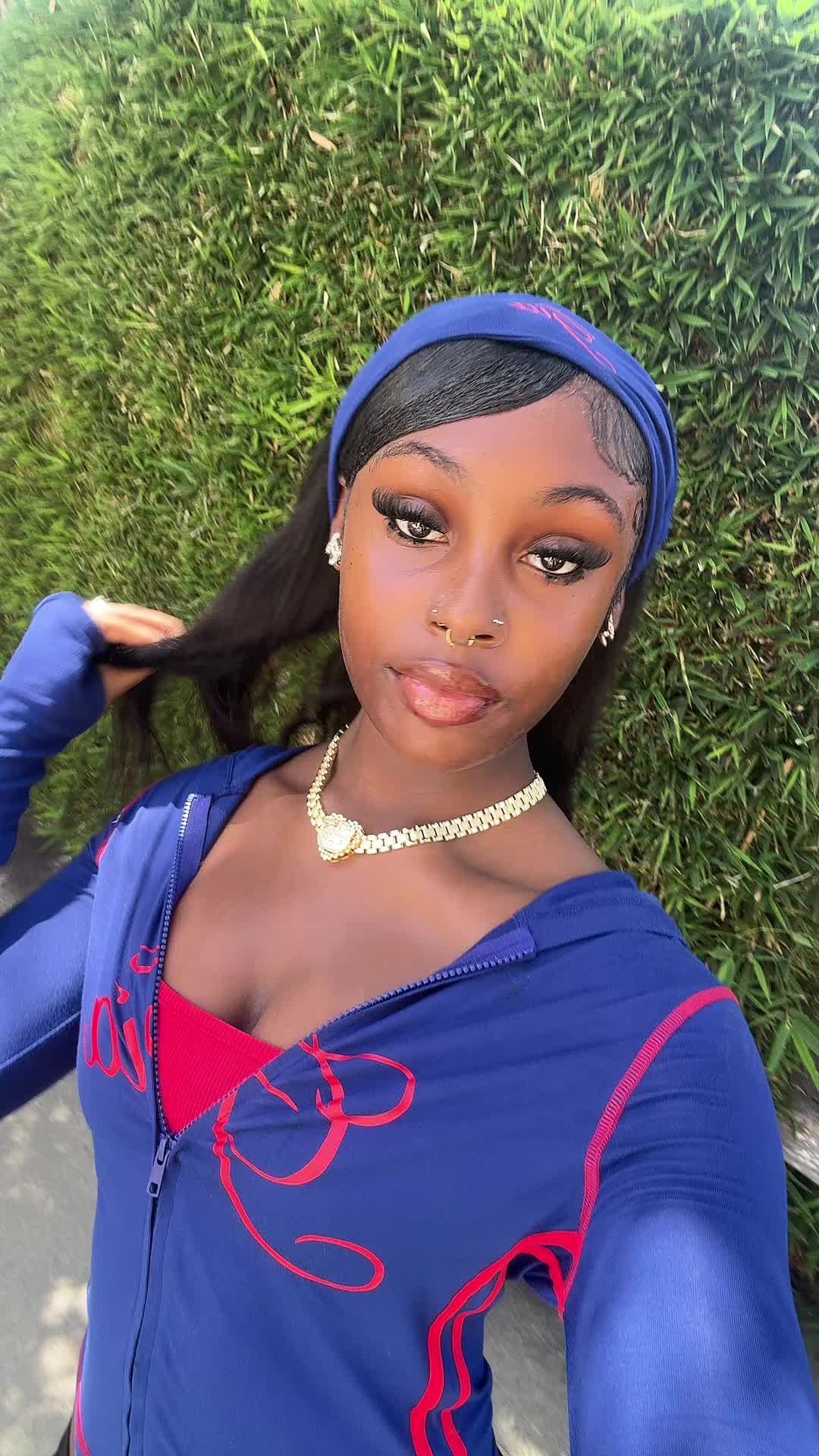 @⃟