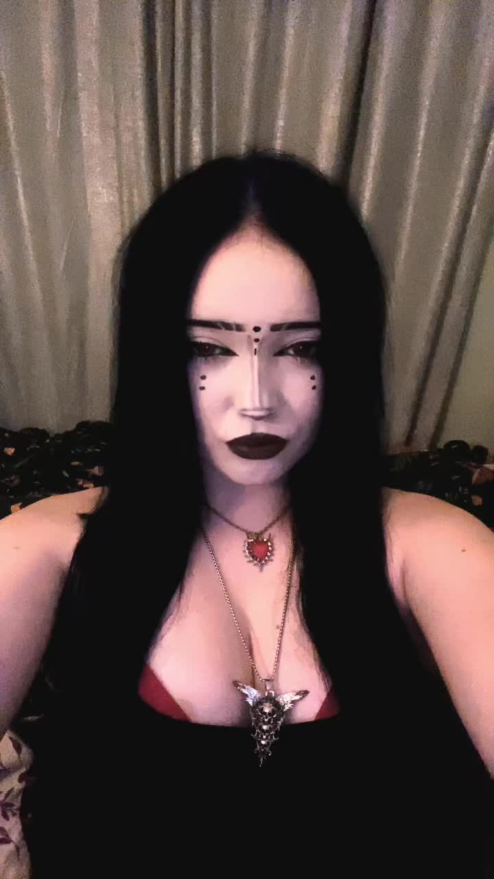 @𝕶𝖊𝖎𝖗𝖆 🧛&zwj;♀️