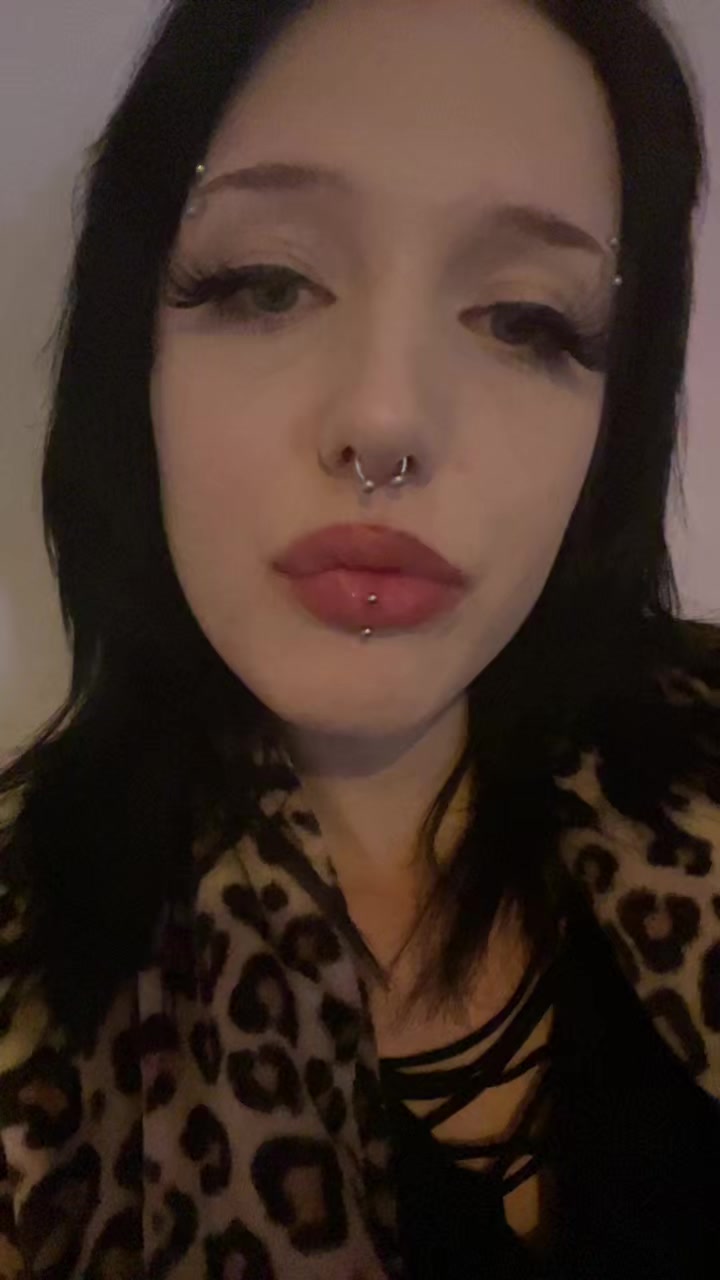 @Gothicloverdoll