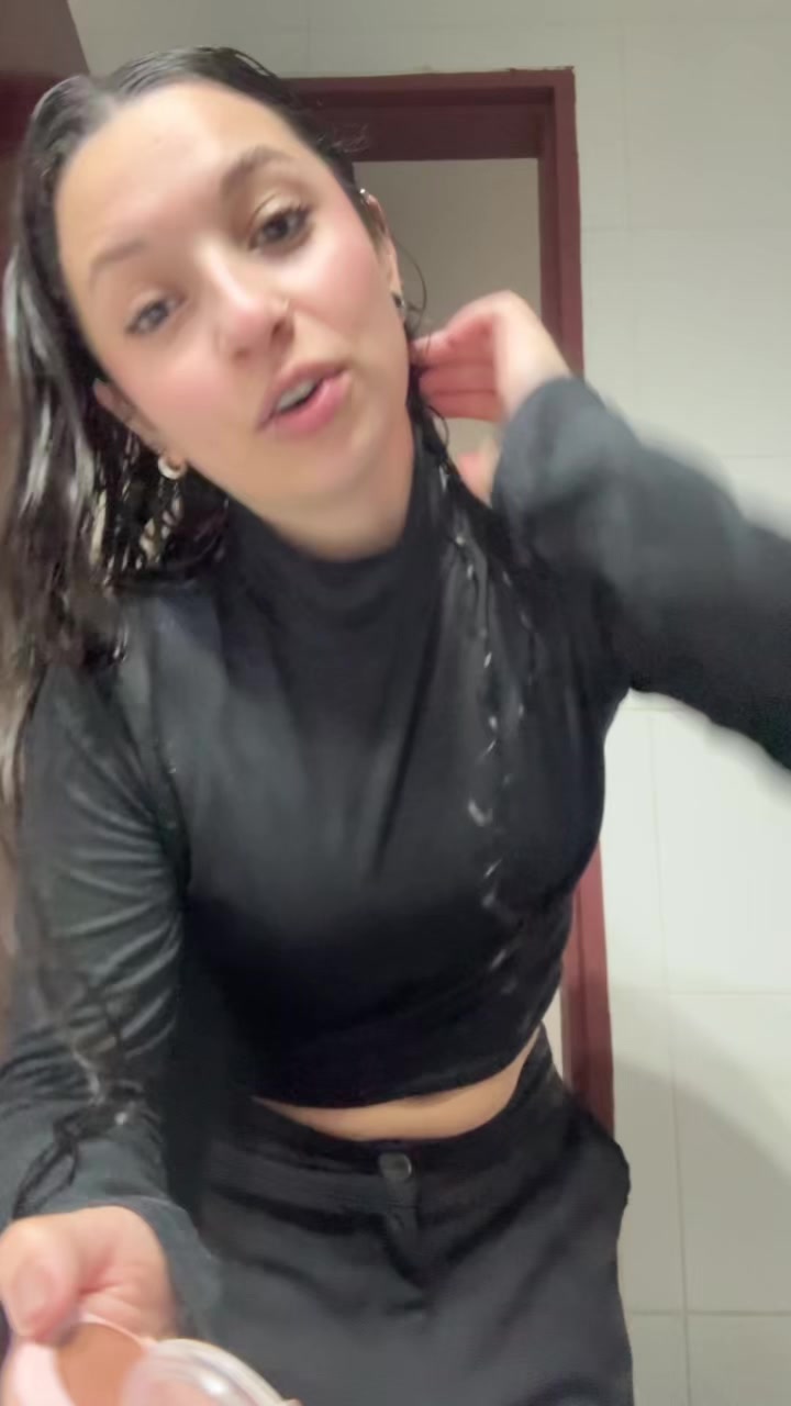@Vickyschhh