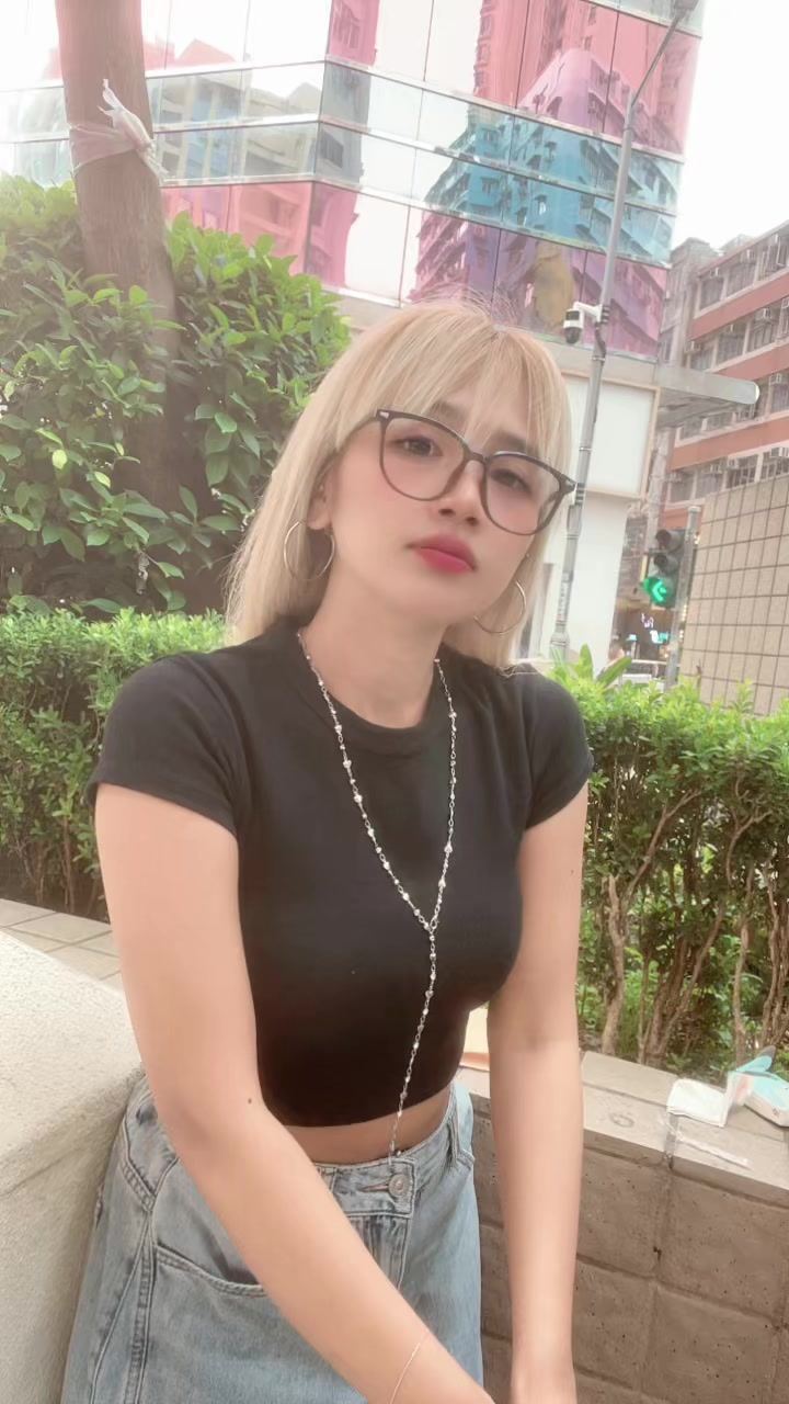 @👑𝙌𝙐𝙀𝙀𝙉𝙇𝙔👑