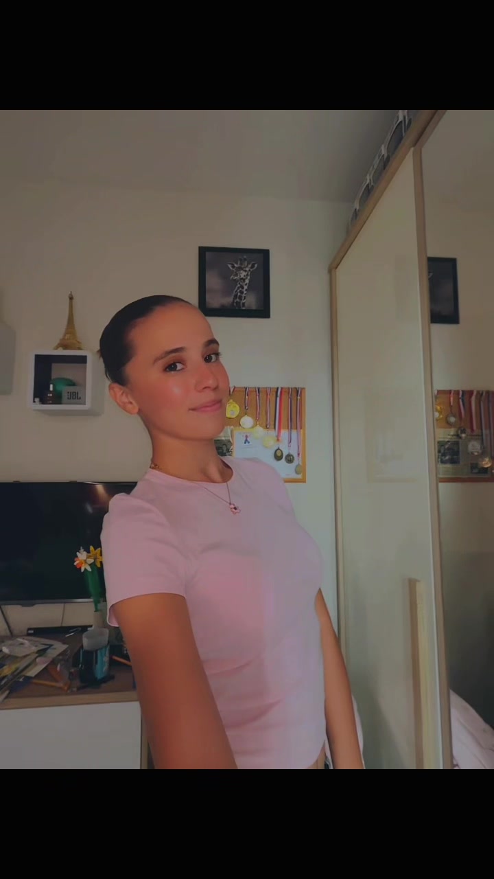 @camille_rochette