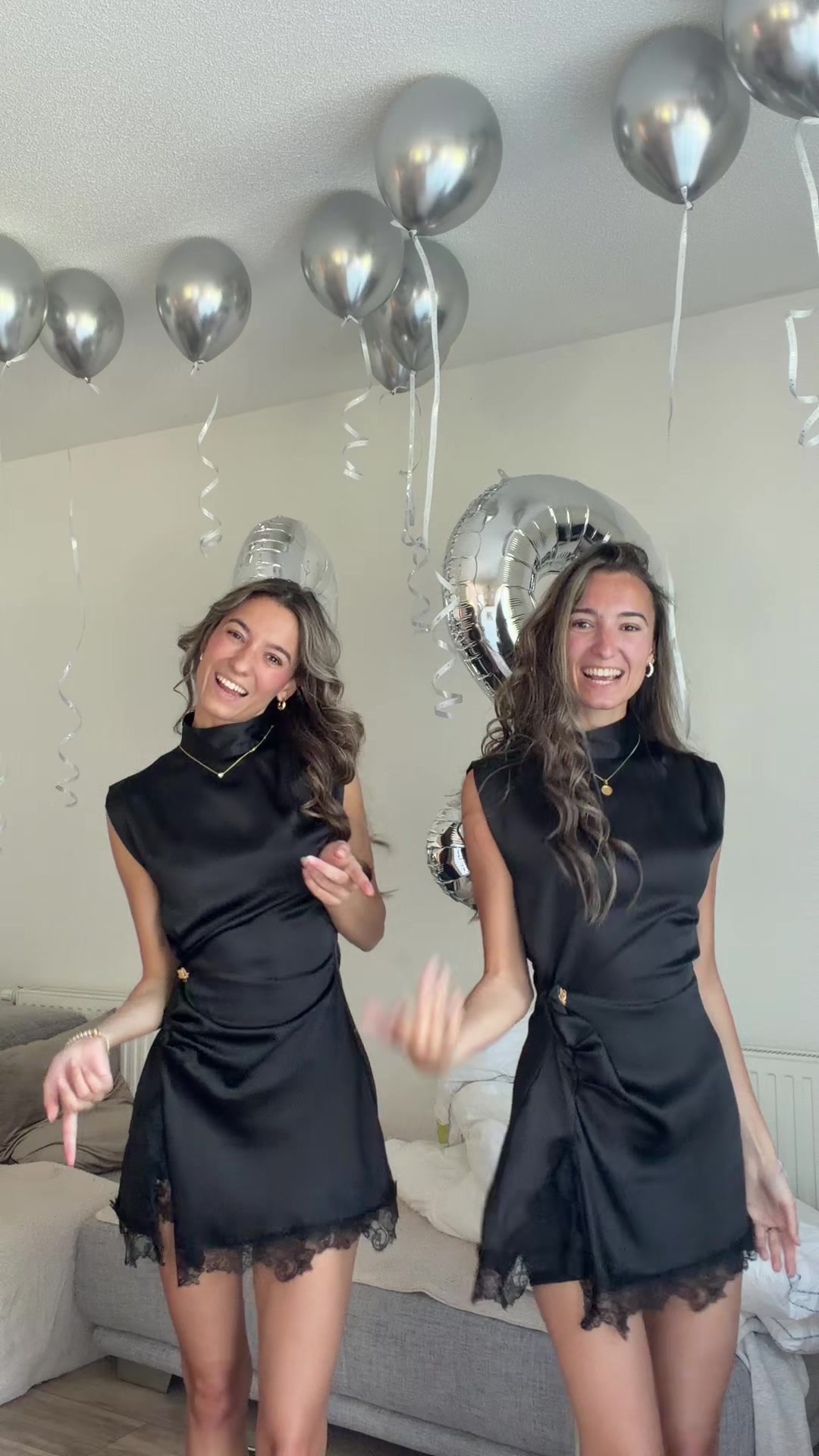 @celonatwins