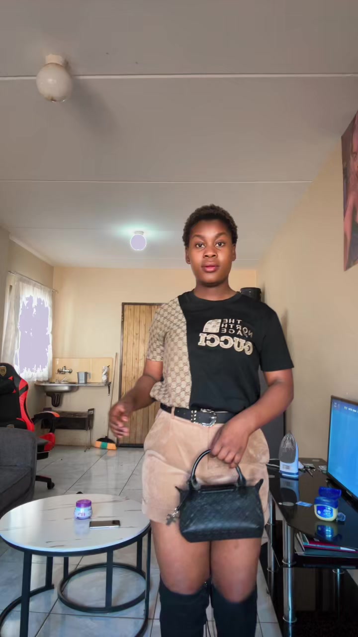 @MakaGuccikay1owes2akekho