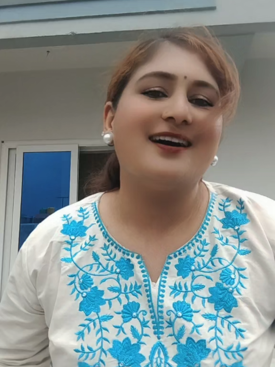 @kopila Siwakoti(Singer)