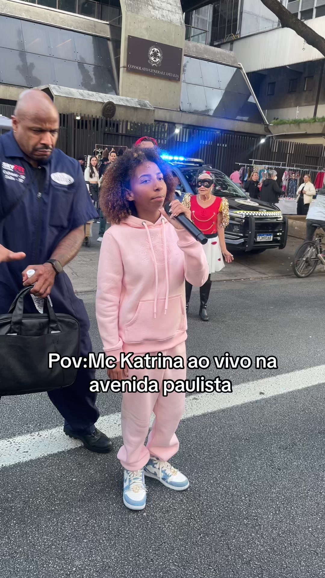 @ajuliaoficial_