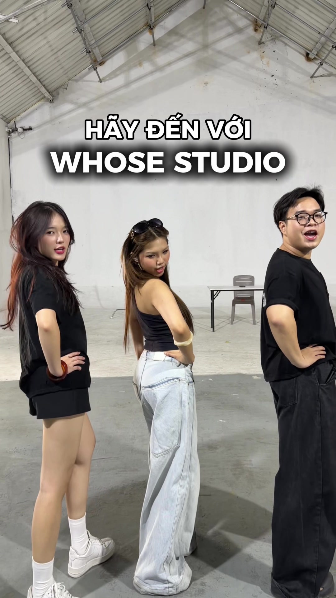 @ăn nằm ở whose