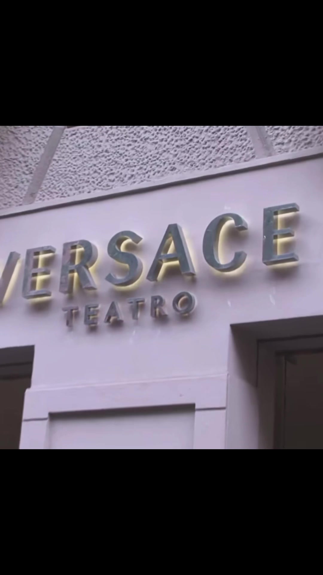 @aralovesversace🌆