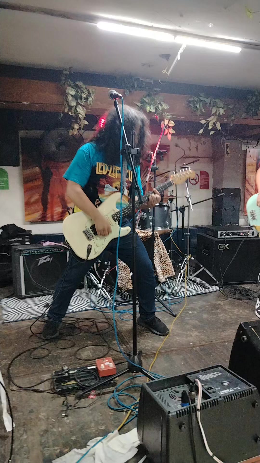 @Brebaje Extraño