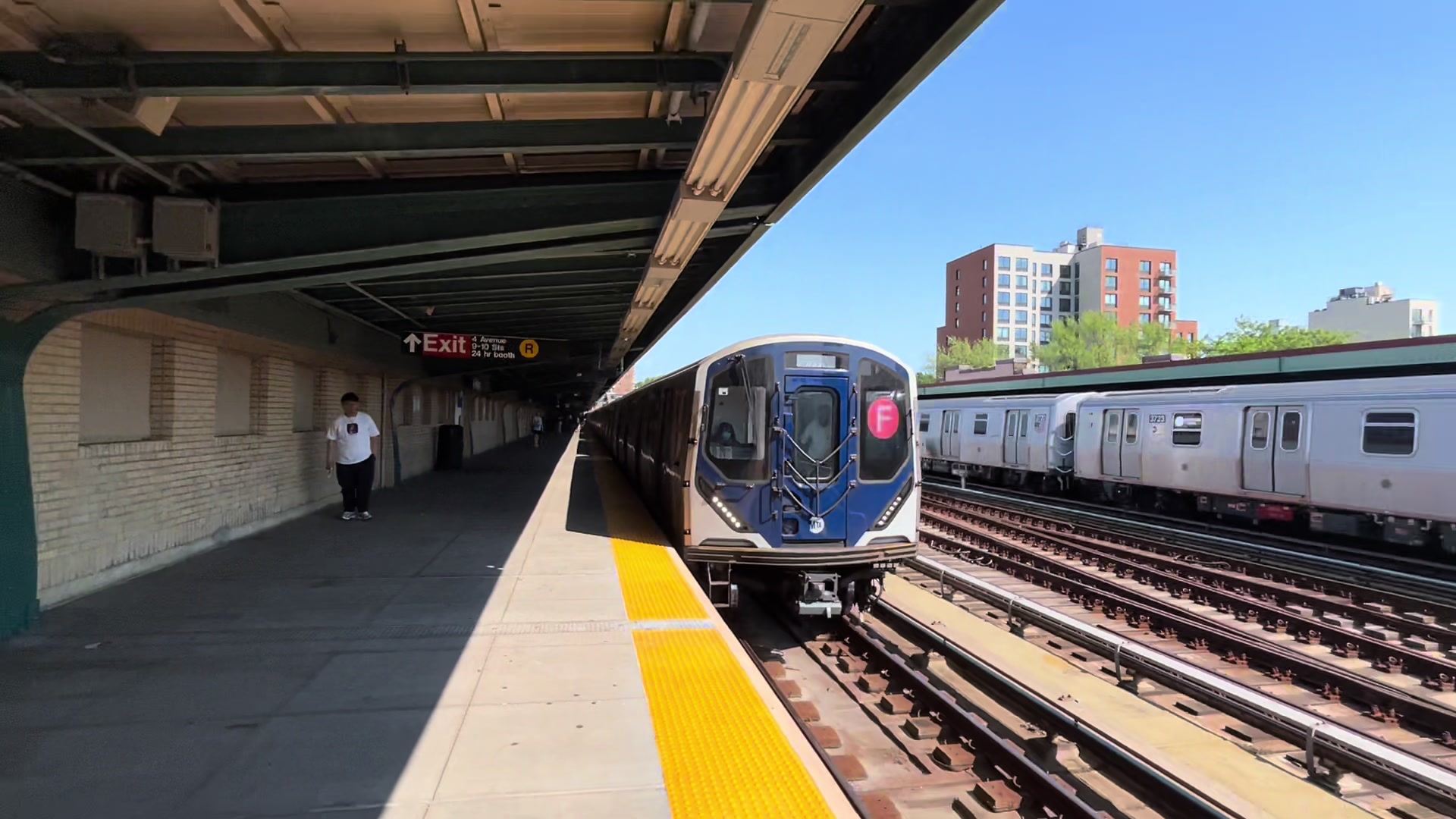 @R32 (J) train official