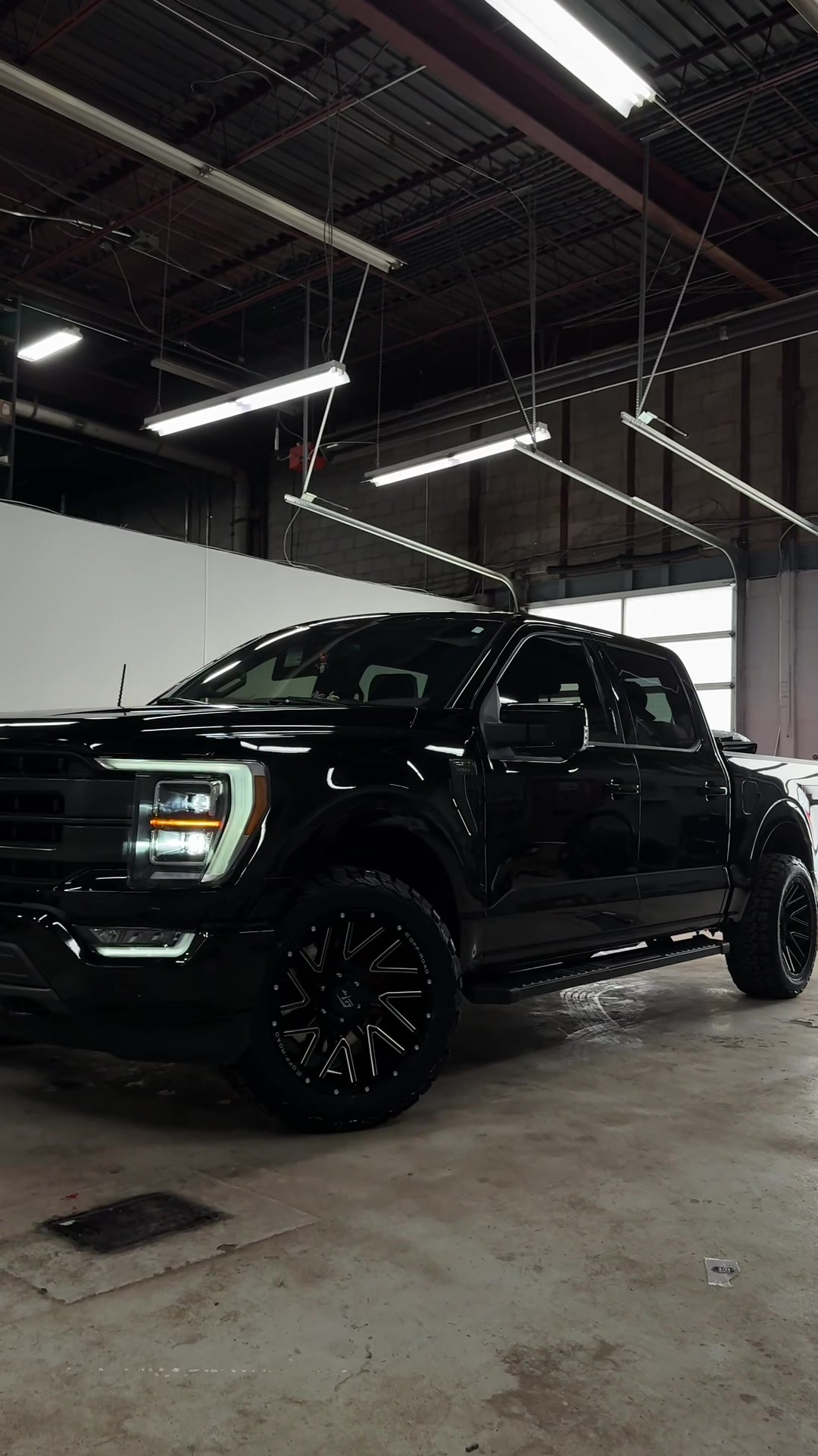 @Red Leaf Rims & Tire