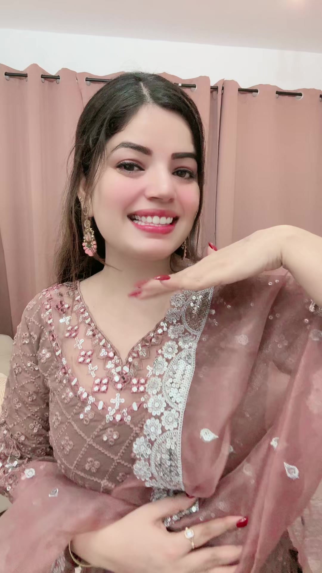 @Ayesha 🇮🇳🇨🇦