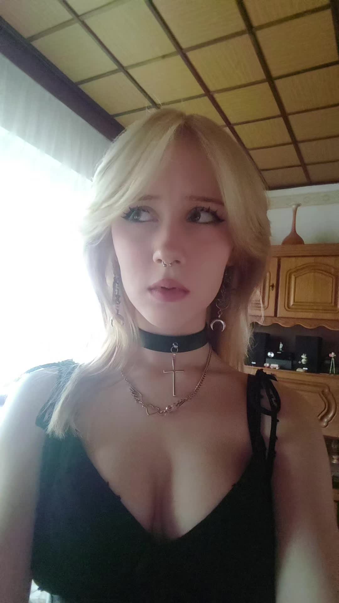 @<3