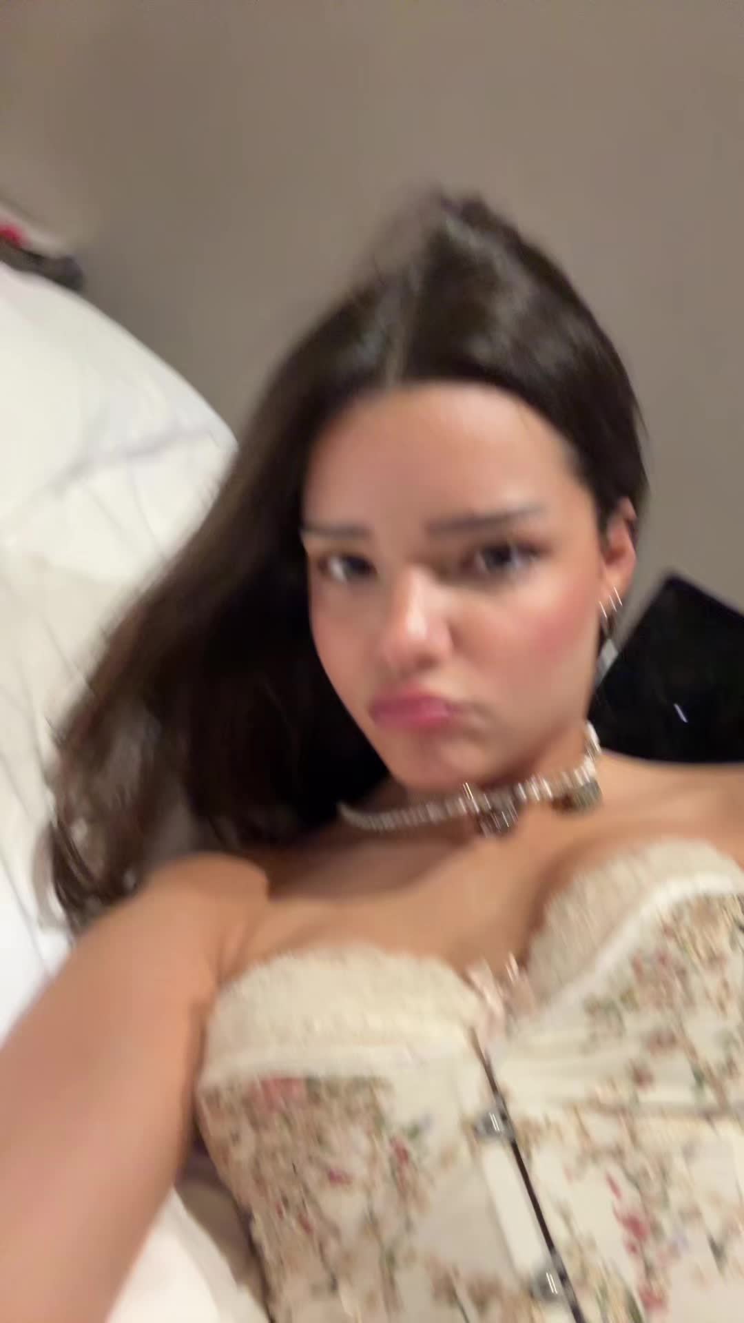 @modelazrajones