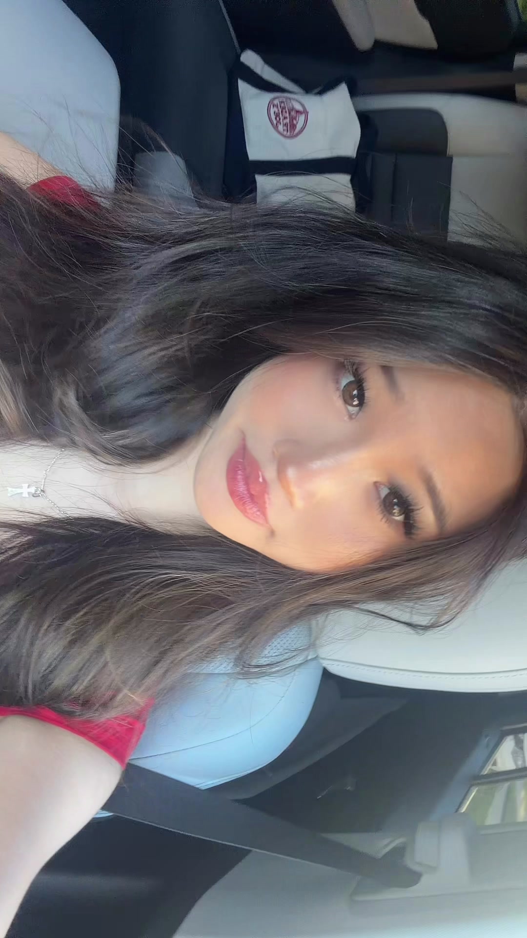 @isaqella
