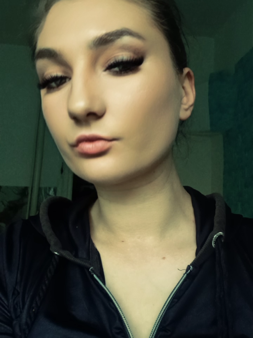 @Iva.La.Anakonda🐍💚