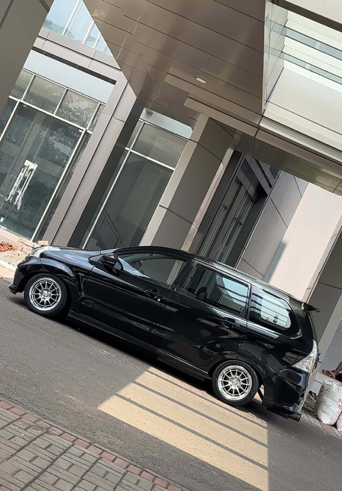 @Veloitem