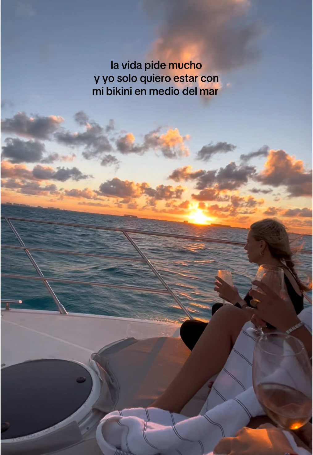 @Cris De Le&oacute;n