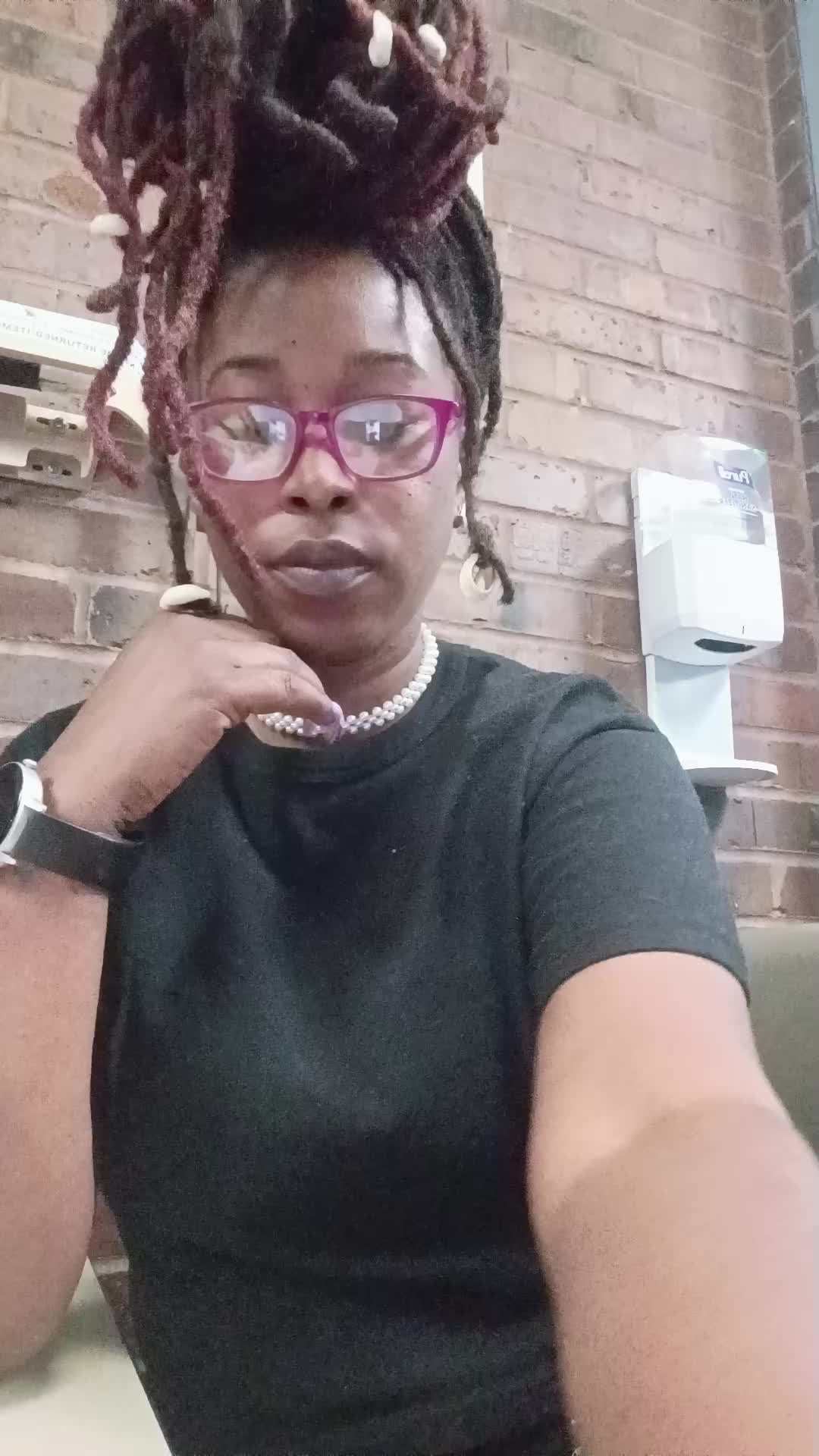 @fine azz LIBRA