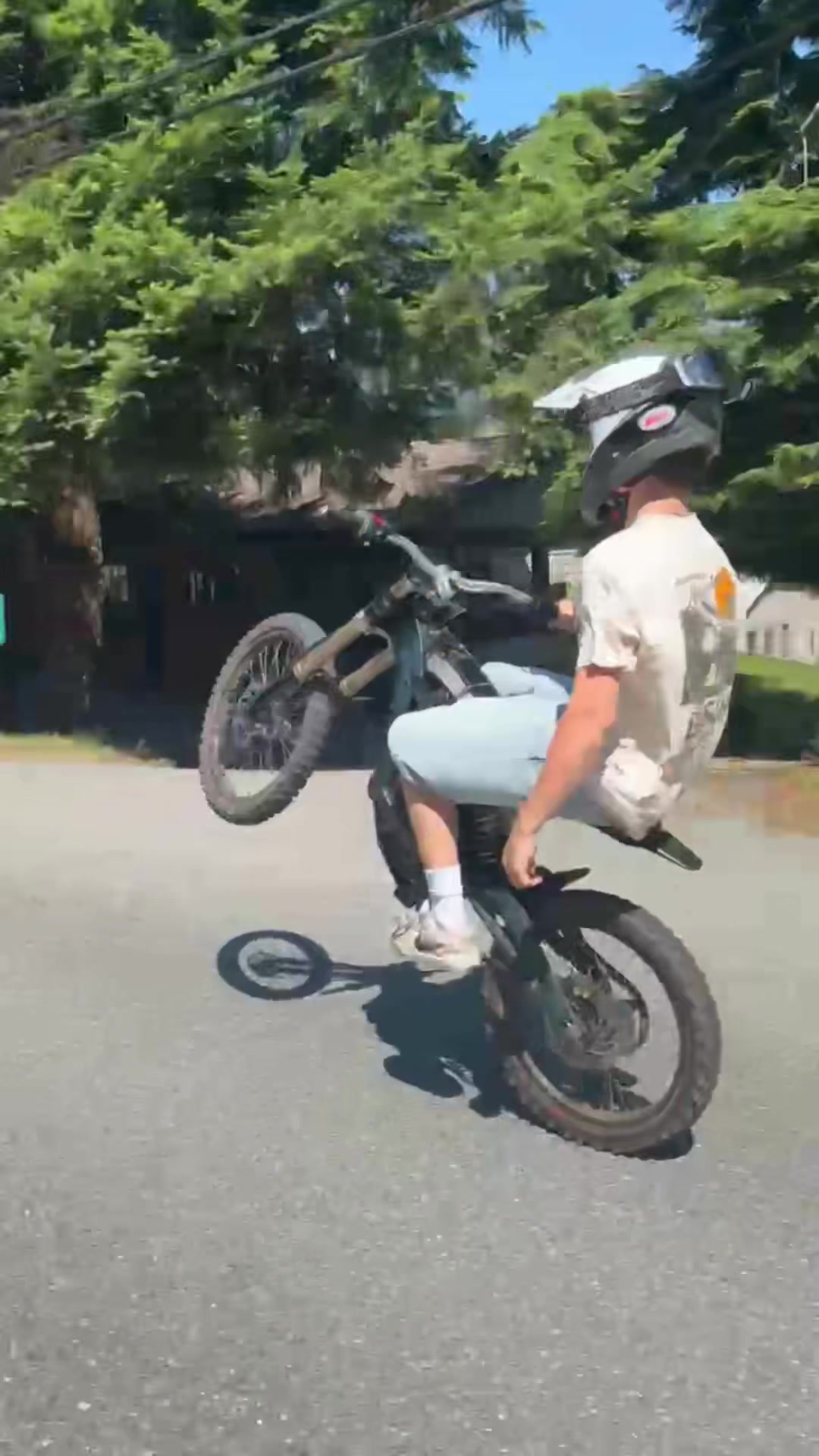 @Dylan🏍️
