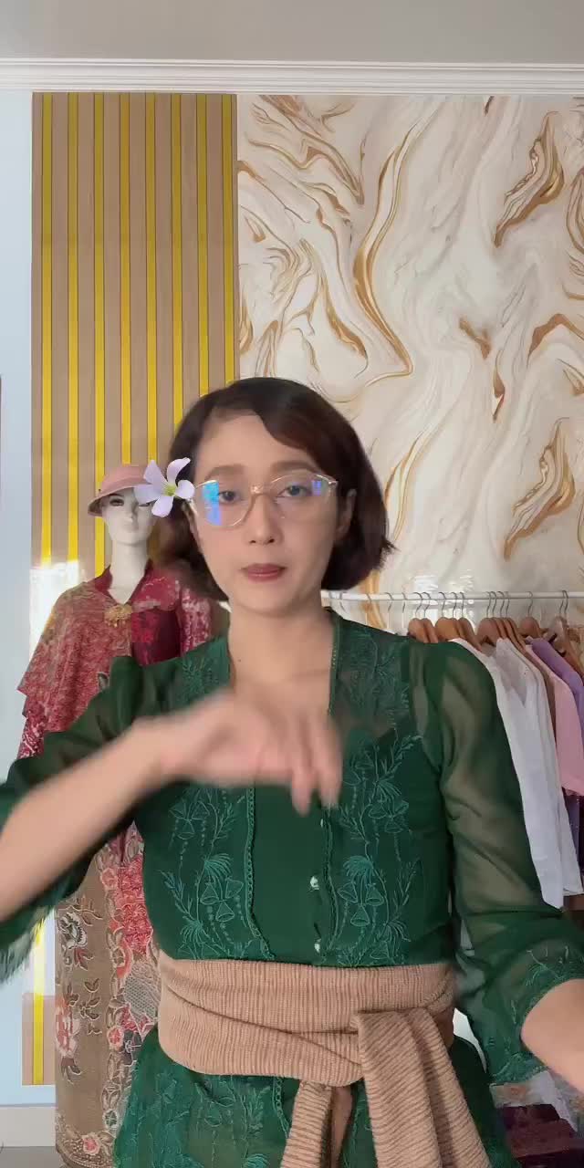 @Tut-Nick Ud Sari ID