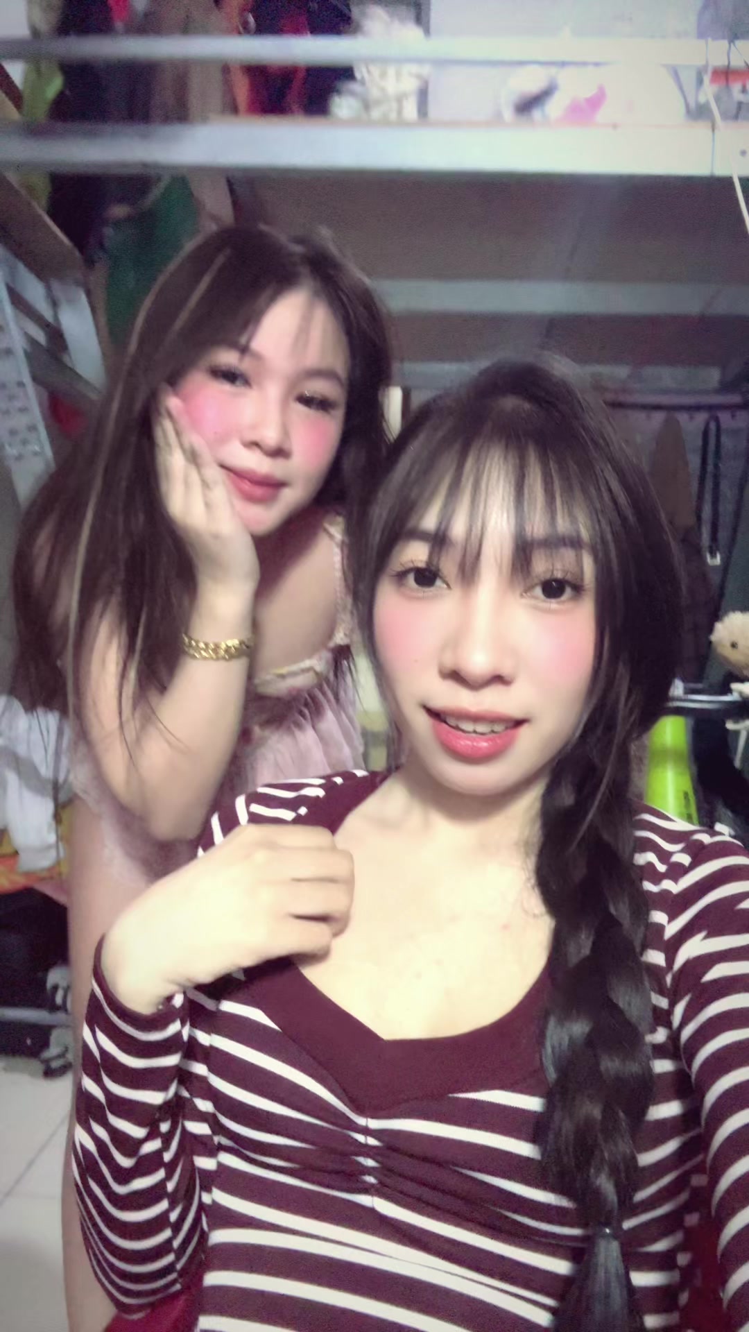 @Uy&ecirc;n Nhi