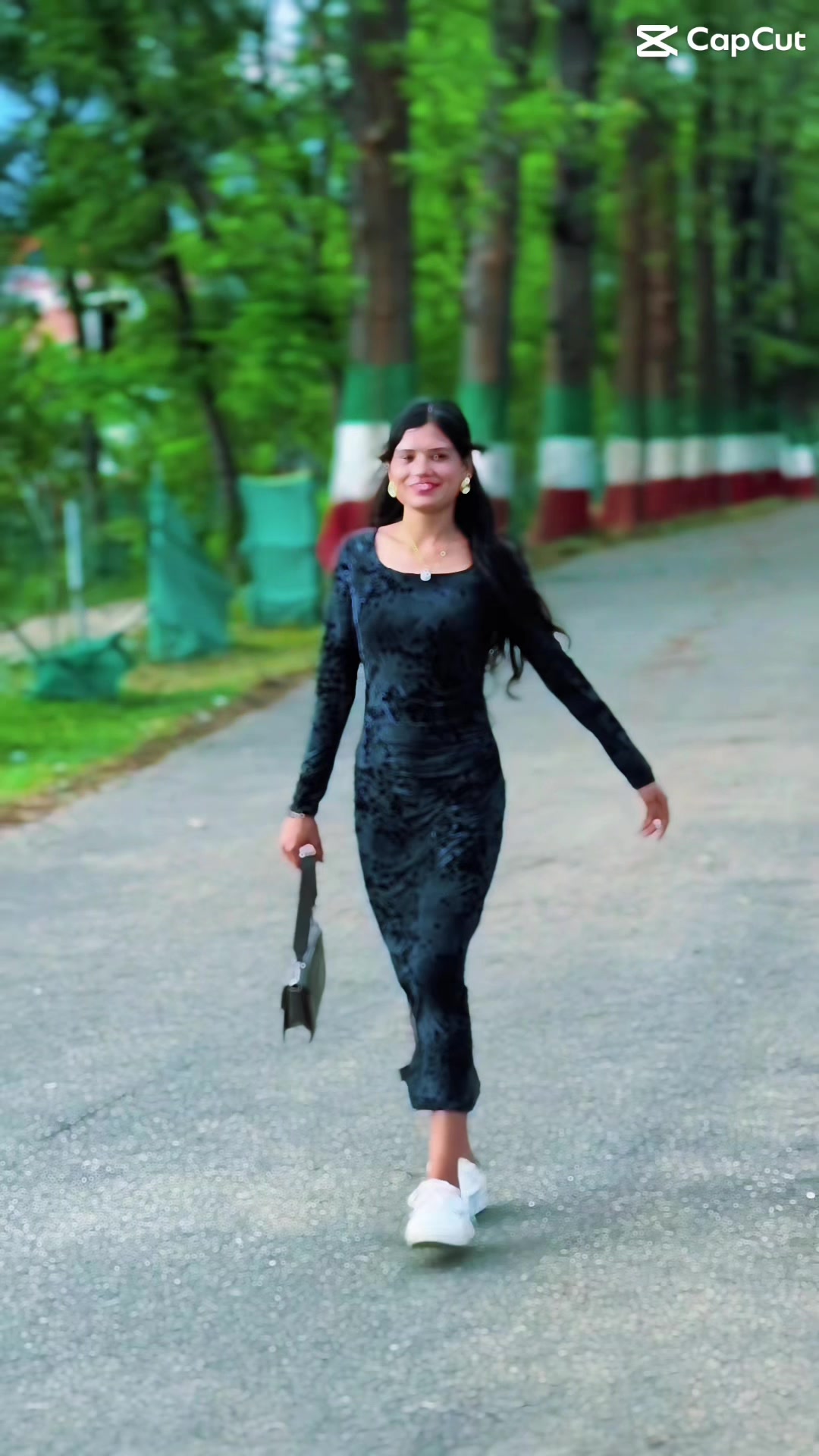 @ऋतु 🦋🖤