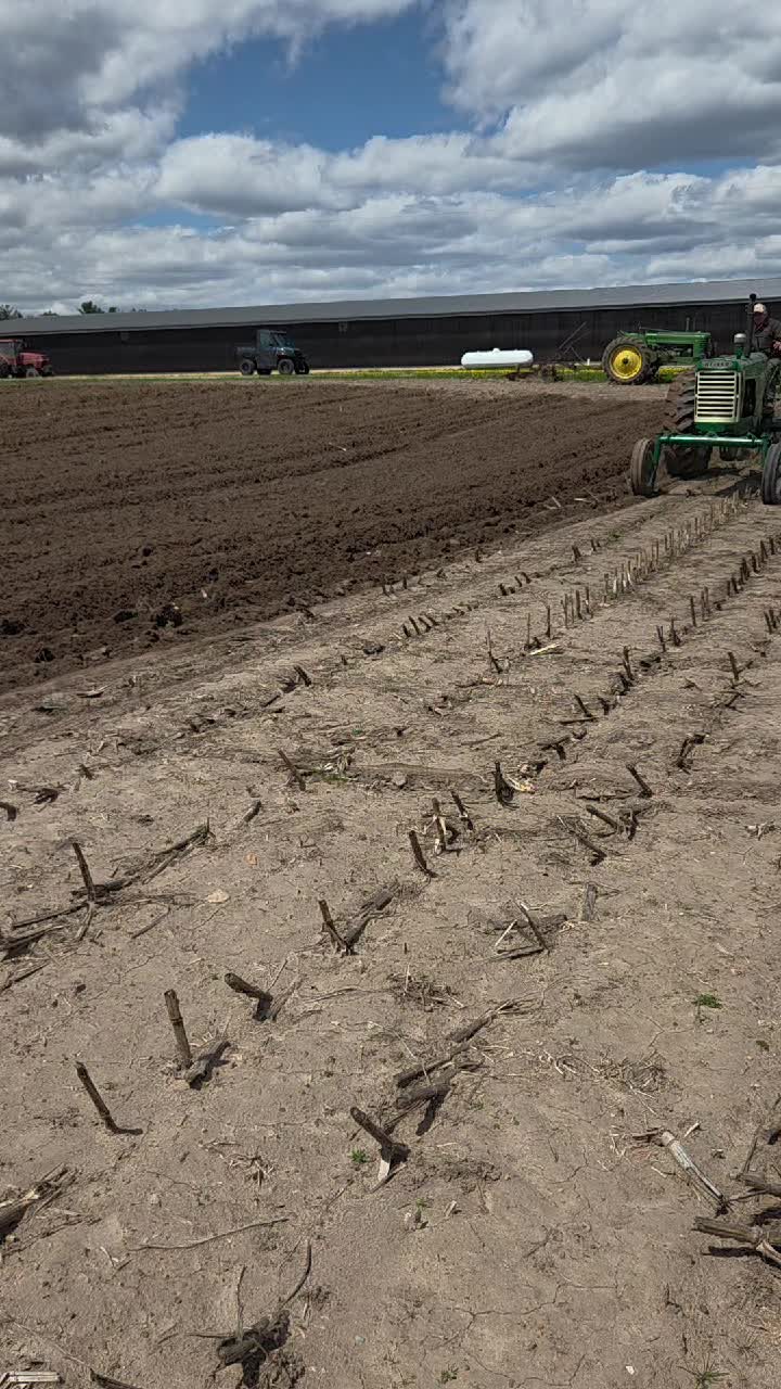 @DeereMolineFarmer